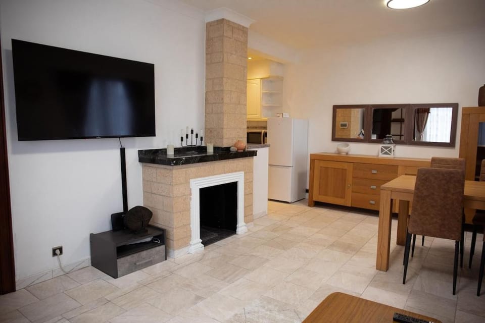 Communal lounge/ TV room, TV and multimedia, Living room, Dining area, Evening entertainment