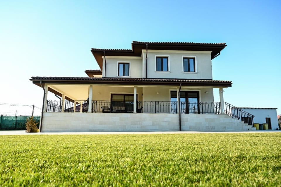 Property building, Day, Garden