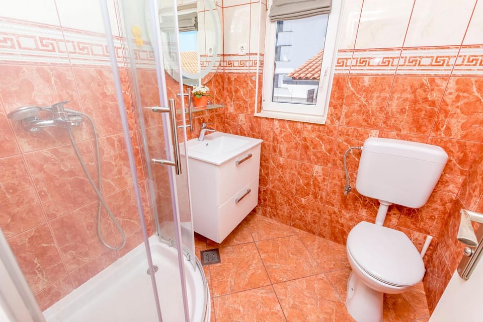 Shower, Toilet, Bathroom