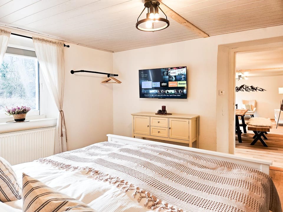 Bed, Photo of the whole room, Bedroom