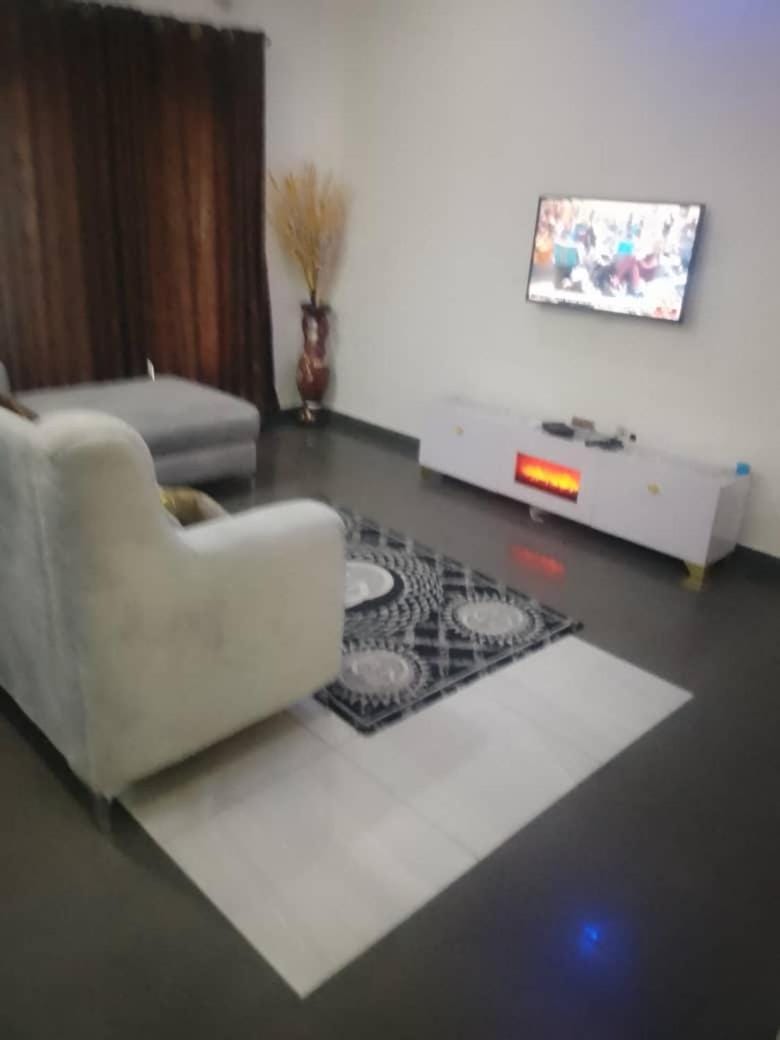 London touch great 2bedroom with free WiFi 24hr light N85,000 Apartment in Nigeria