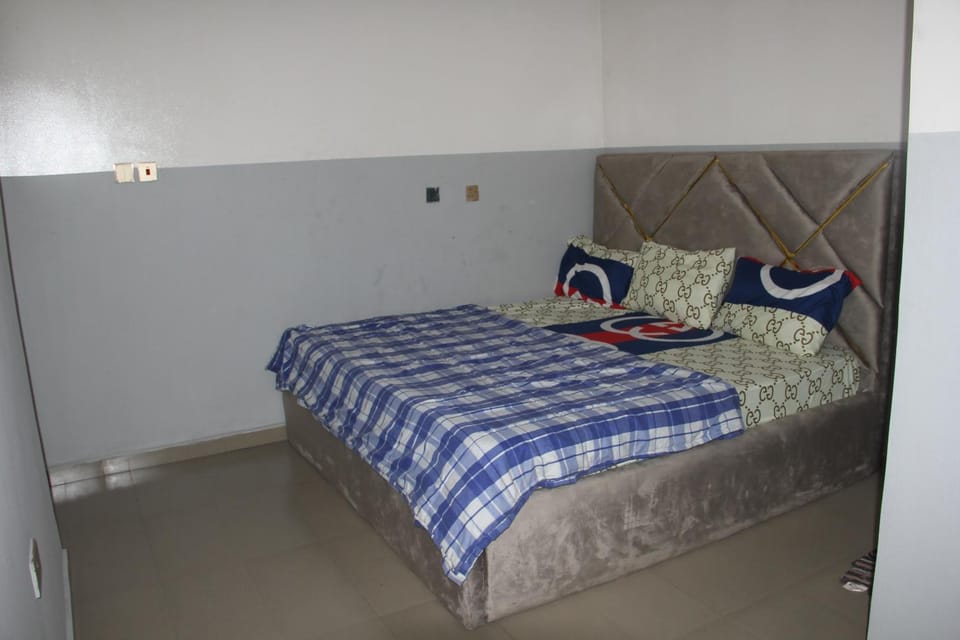 London touch great 2bedroom with free WiFi 24hr light N85,000 Apartment in Nigeria