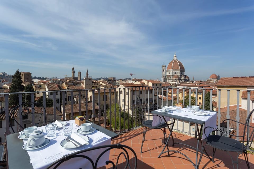 Restaurant/places to eat, Balcony/Terrace, City view