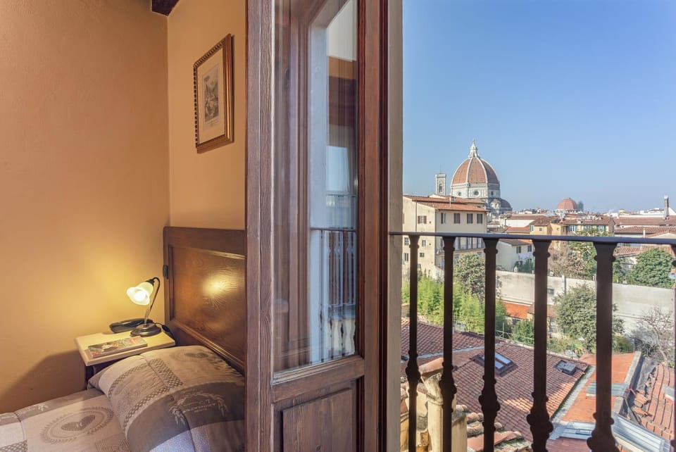 Bedroom, City view
