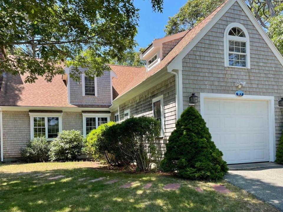 Cozy Bungalow Close to Downtown House in Harwich