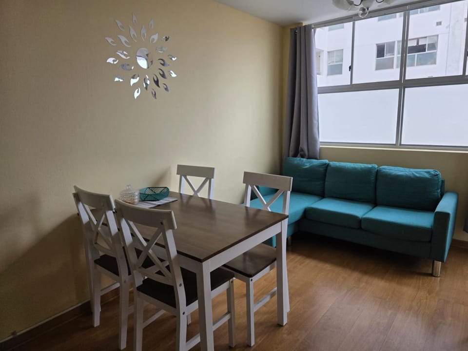 Departamento con piscina ubicado en Breña Apartment in Lima