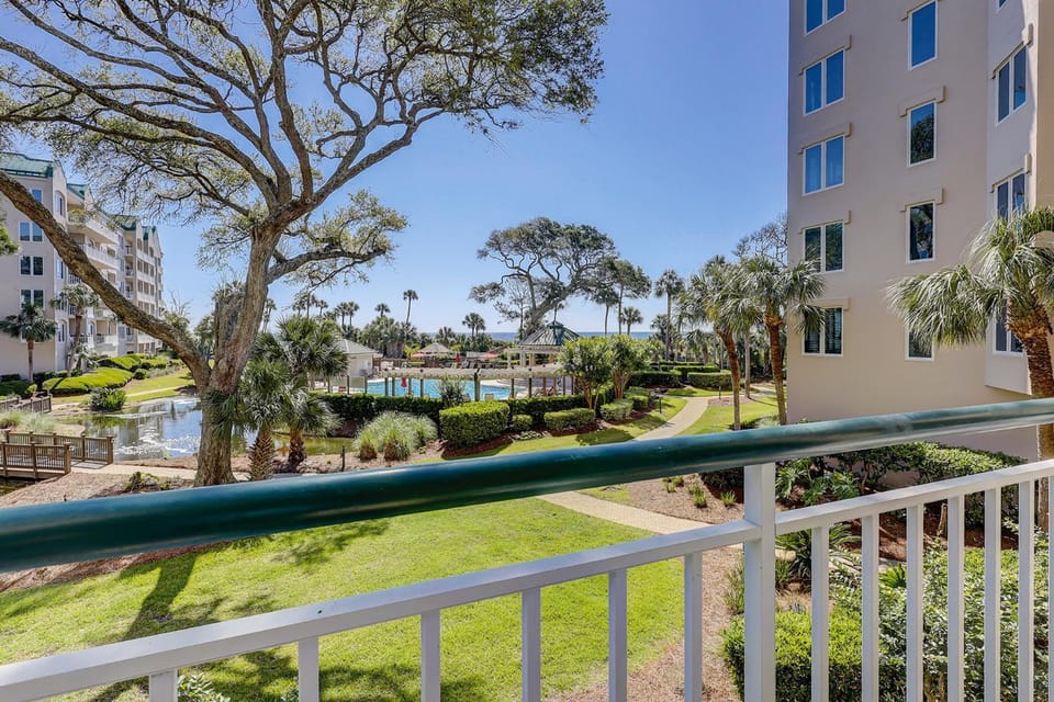 3105 Windsor Court South Oceanfront Luxury 2 BR condo Pool Bike Paths Golf Courses House in Hilton Head Island