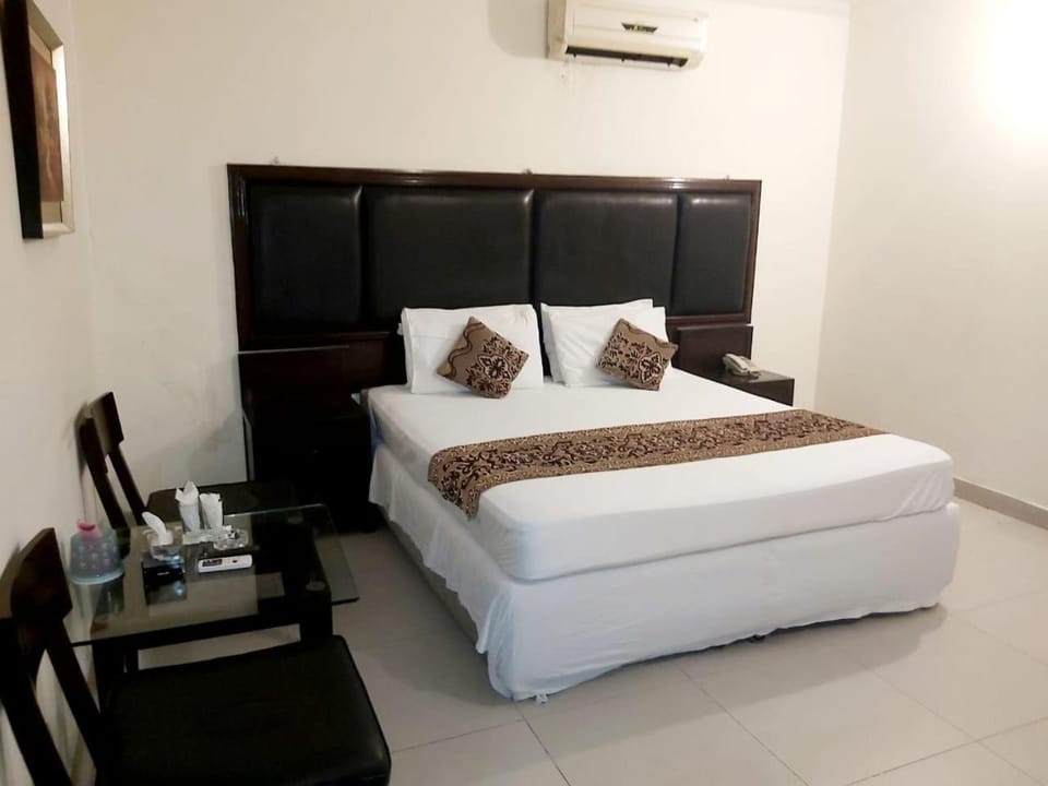 Lahore Luxe Family Couples Guest House Bed and Breakfast in Lahore