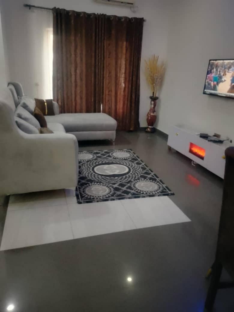 Whitney white 1bedroom shortlet apartment 24hr light -FREE-WIFI Stadium Road N65,000 Apartment in Nigeria