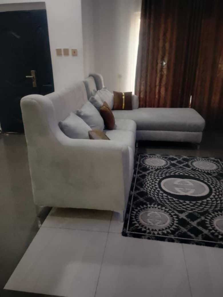 Whitney white 1bedroom shortlet apartment 24hr light -FREE-WIFI Stadium Road N65,000 Apartment in Nigeria