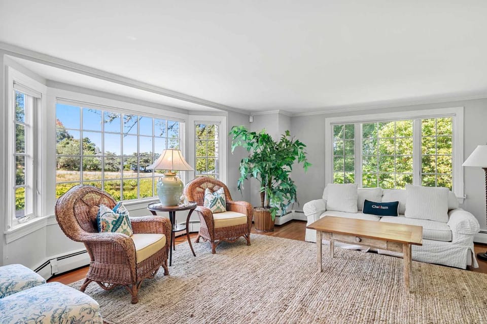 Luxury Waterfront with Game Room House in Chatham