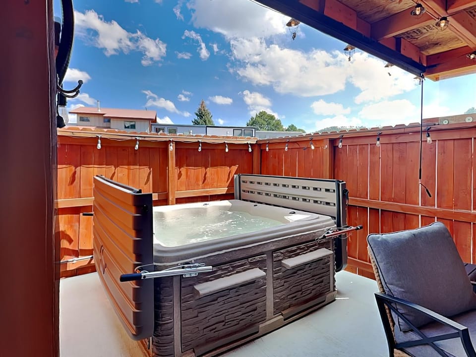 Hot Tub, Balcony/Terrace, Seating area