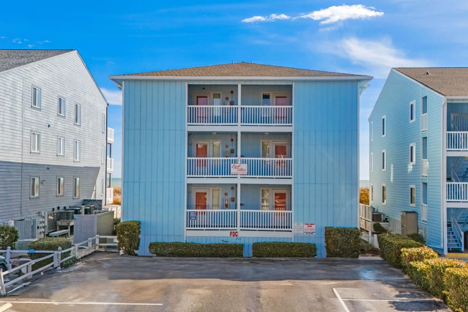 Surf Villas B3 - Oceanfront House in North Myrtle Beach