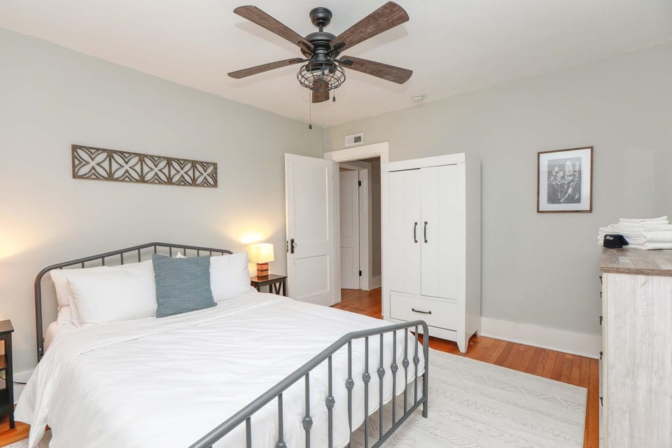 Sojourn at Colley Manor Unit 2 Sleeps 4 Apartment in Portsmouth