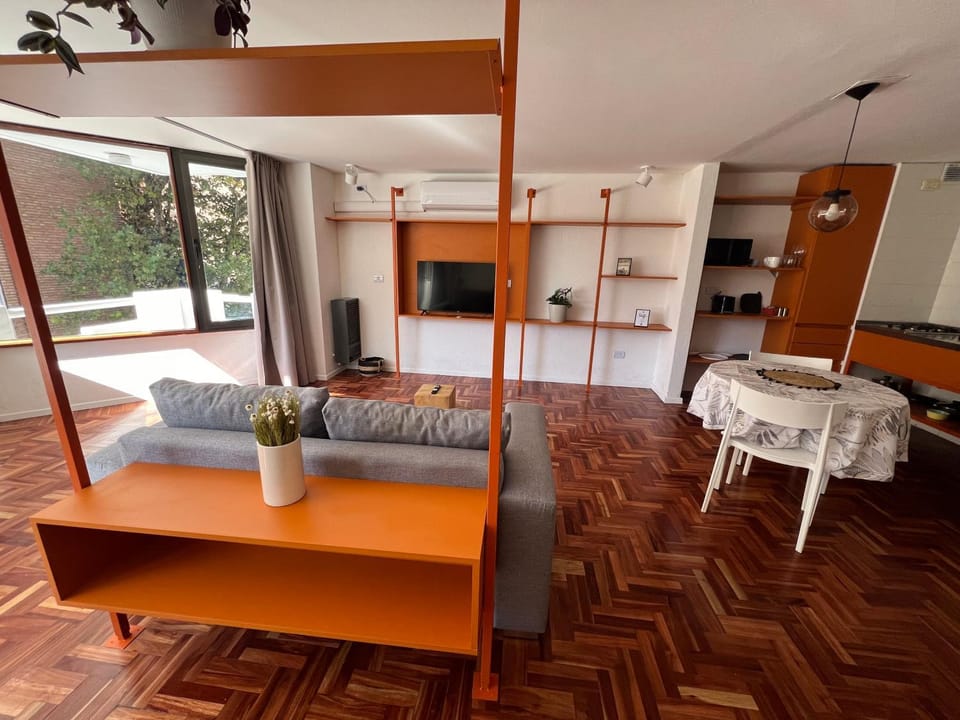 Communal lounge/ TV room, TV and multimedia, Living room, Seating area, Evening entertainment