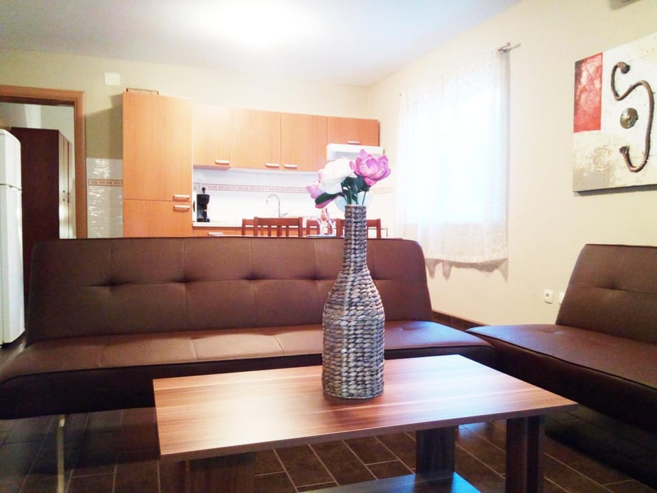 Kitchen or kitchenette, Living room, Dining area