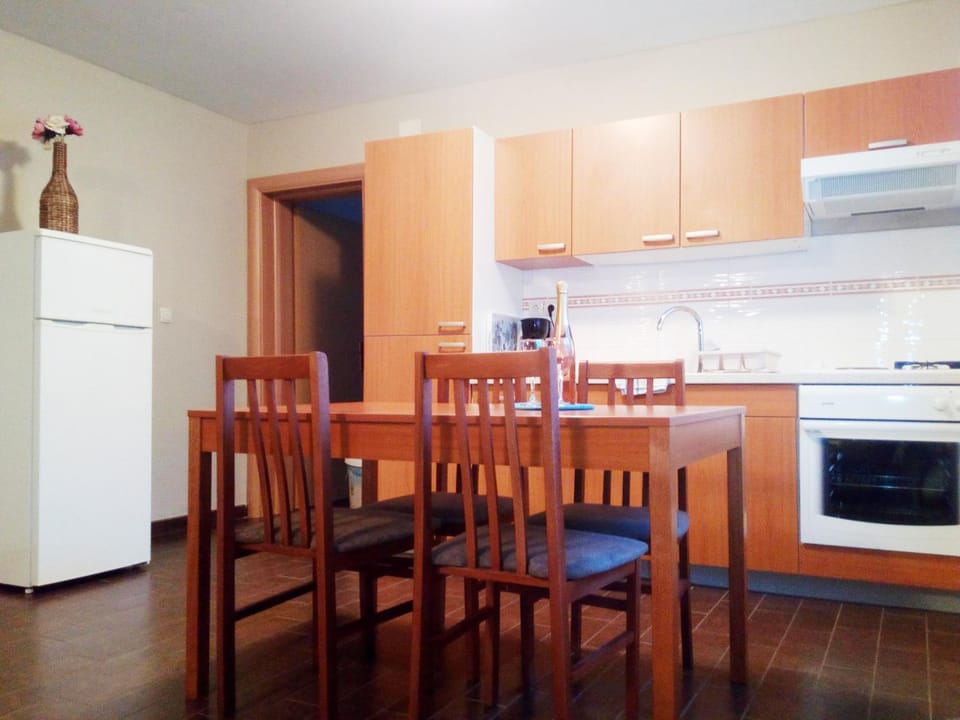 Kitchen or kitchenette, Seating area, Dining area