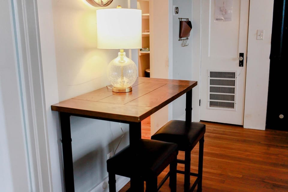 Sojourn at Colley Manor Unit 5 Sleeps 4 Apartment in Portsmouth