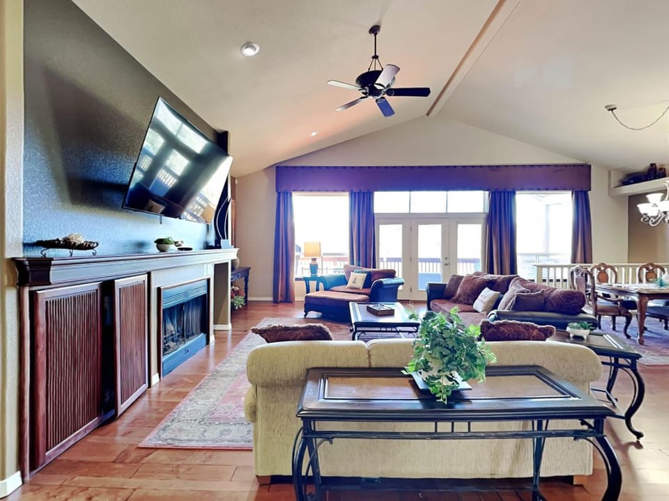 TV and multimedia, Living room, Seating area, fireplace, furniture