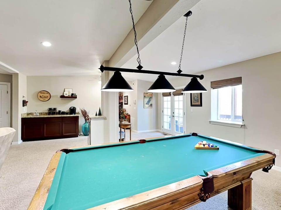 Billiard, Game Room, Coffee/tea facilities