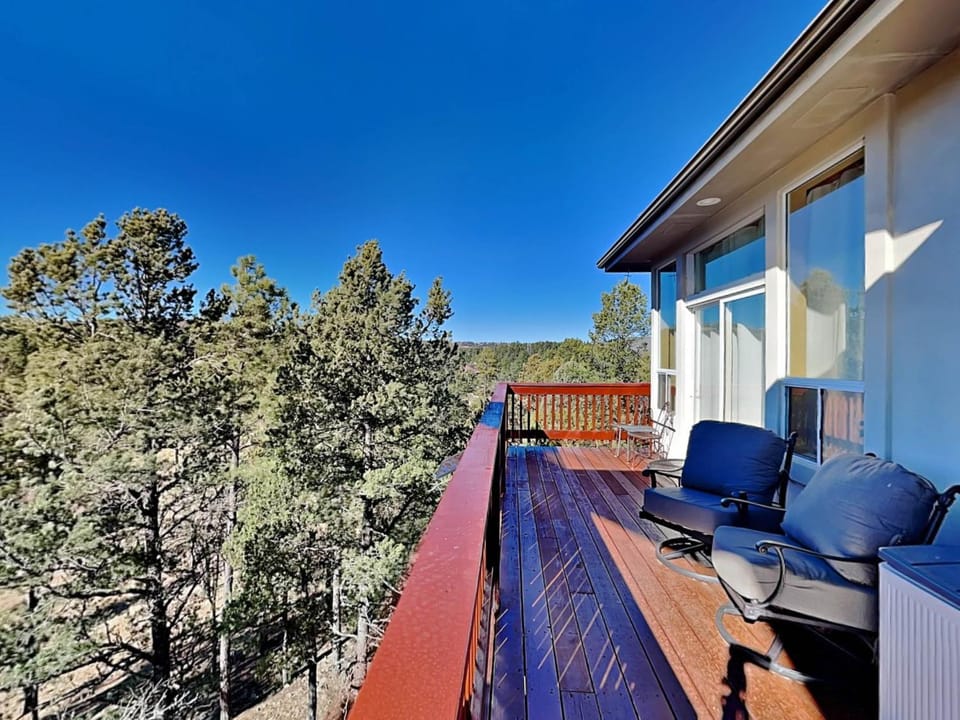 Natural landscape, Garden, Balcony/Terrace, Seating area