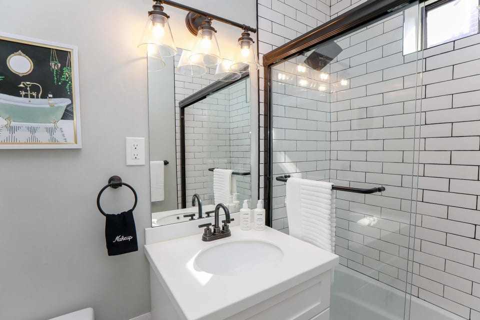 Sojourn at Colley Manor Unit 6 Sleeps 4 Apartment in Portsmouth