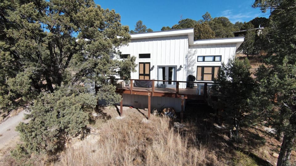 Property building, Patio, Natural landscape, Balcony/Terrace