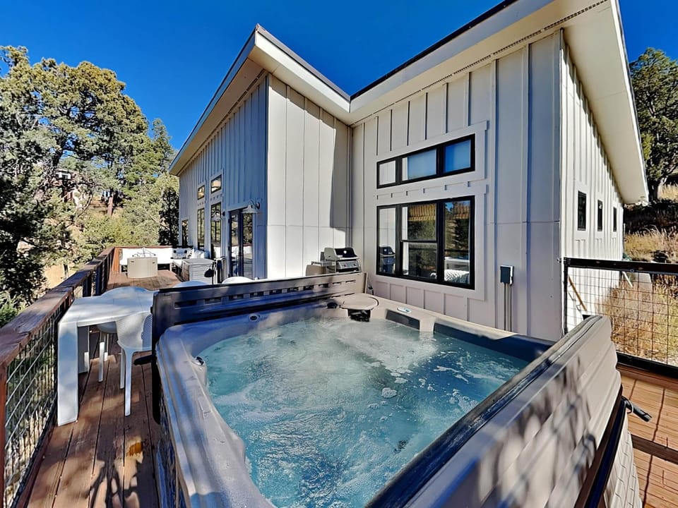 Property building, Patio, Natural landscape, BBQ facilities, Hot Tub, Seating area