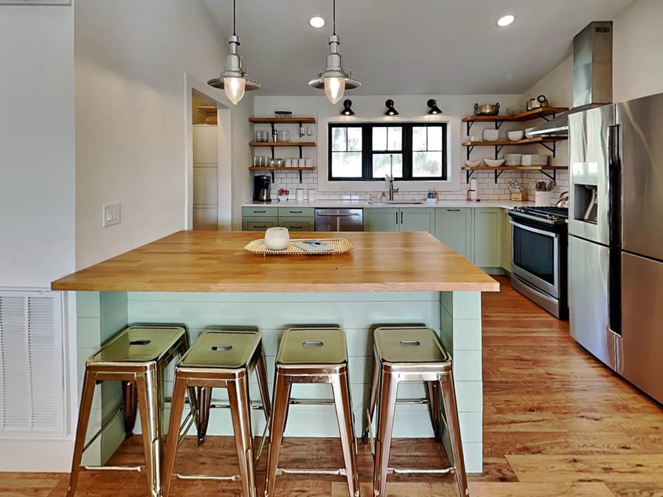 Kitchen or kitchenette, Seating area, dishwasher, microwave, oven, stove, kitchen