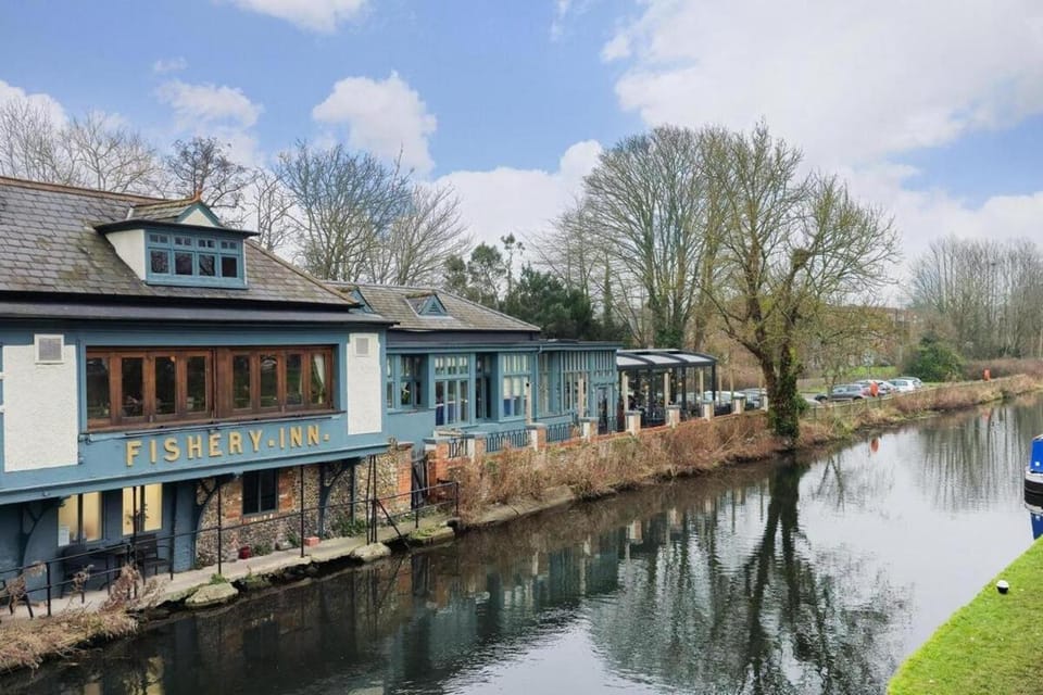 Furnished Terraced House near Public Attractions, 5 min to Public Transport House in Hemel Hempstead