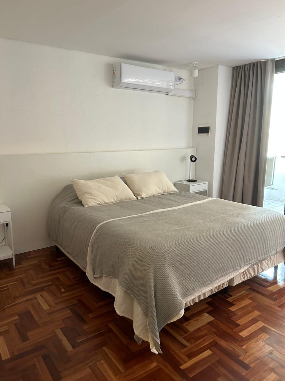 Bed, Bedroom, air conditioner
