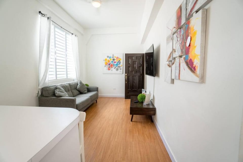 TV and multimedia, Living room, Seating area, Evening entertainment