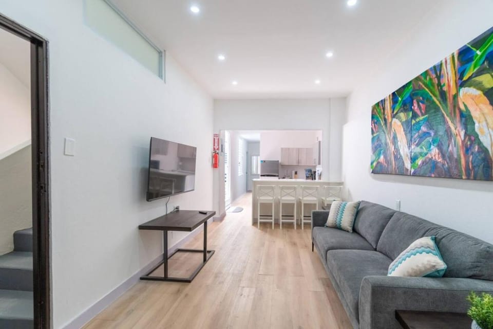 Communal lounge/ TV room, TV and multimedia, Living room, Seating area, Evening entertainment