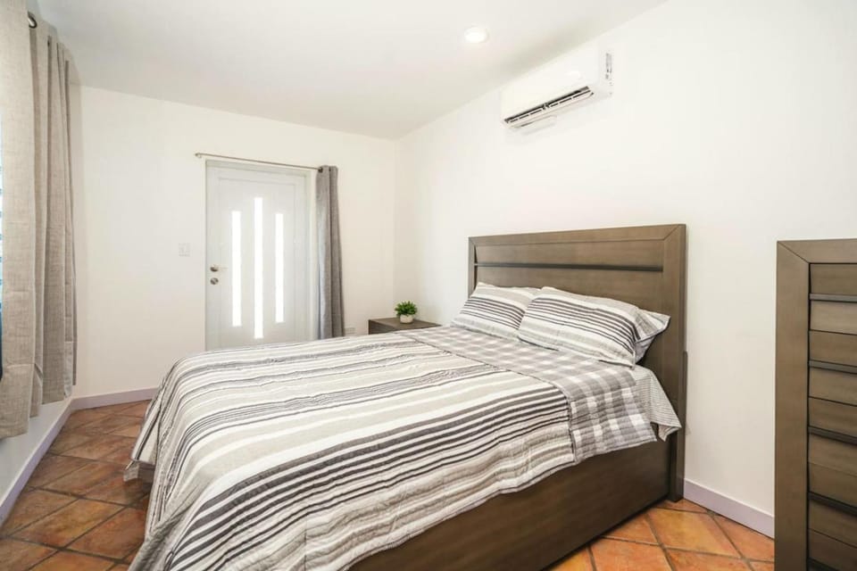 Bedroom, air conditioner