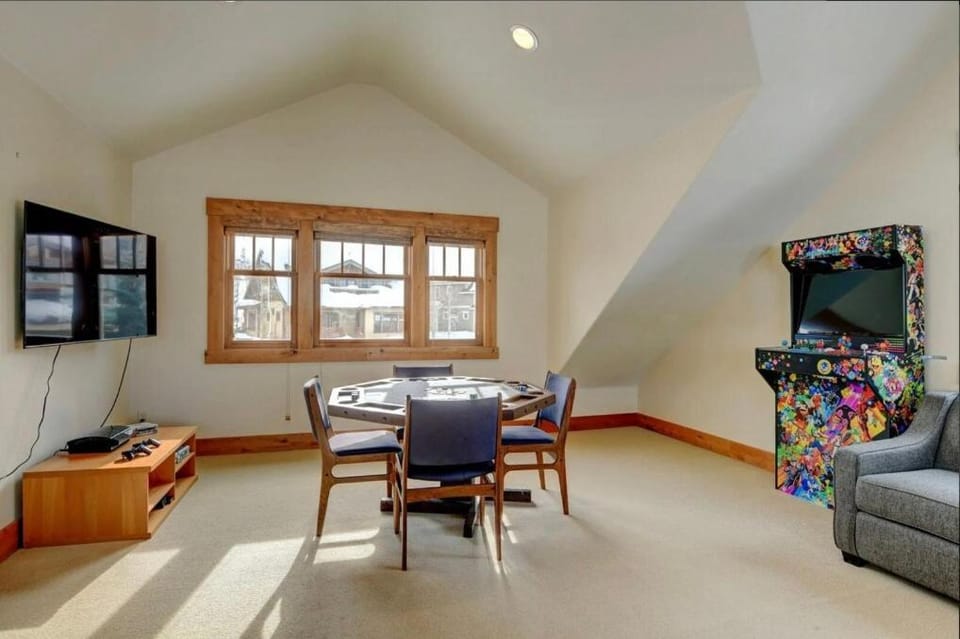 Luxe Winter Park Escape - 5BR with Hot Tub & Game Room House in Fraser