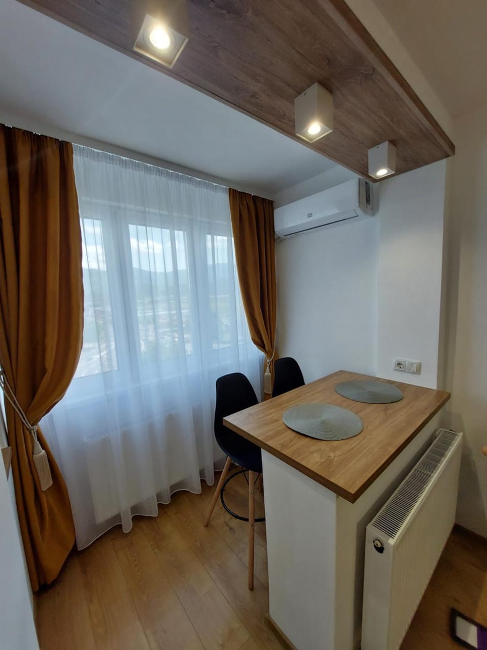 Seating area, air conditioner