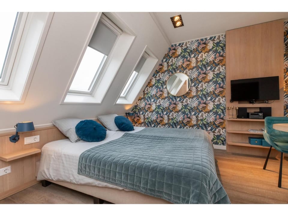 Living room, Bedroom
