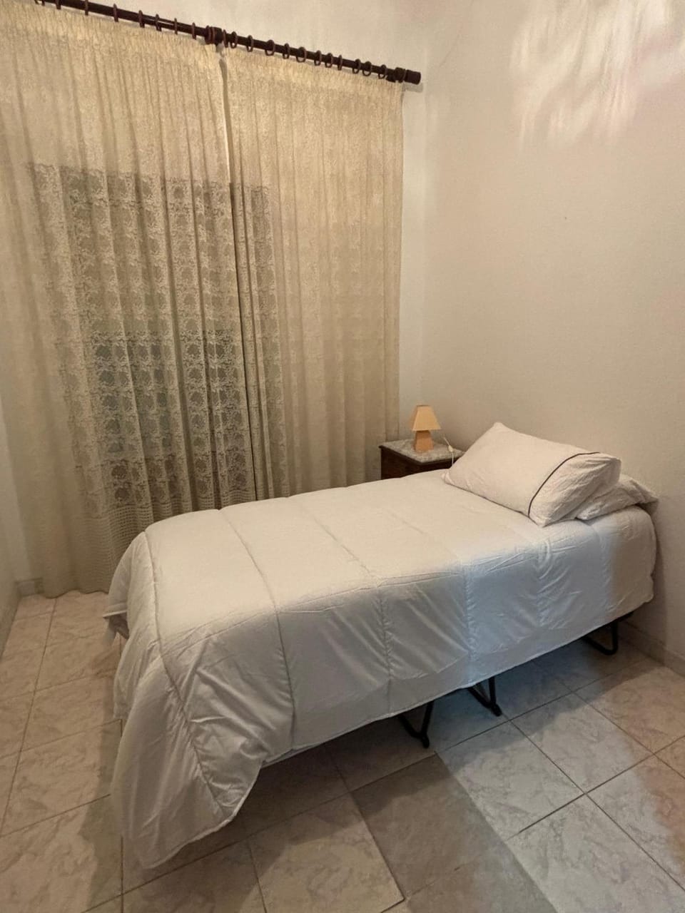 Habitación con baño compartido Vacation rental in Ceuta