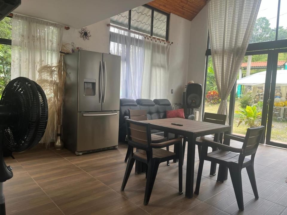 Cabaña ACALU House in Cundinamarca, Colombia