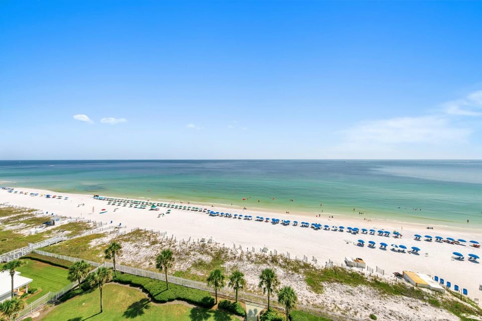Silver Beach Towers 1003E Gulf front sleeps 8 House in Destin
