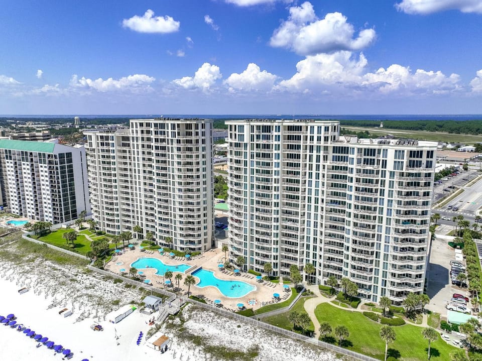 Silver Beach Towers 1003E Gulf front sleeps 8 House in Destin