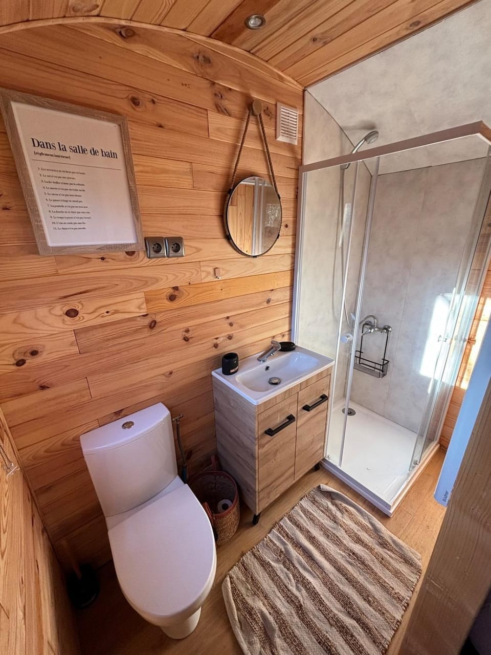 Shower, Toilet
