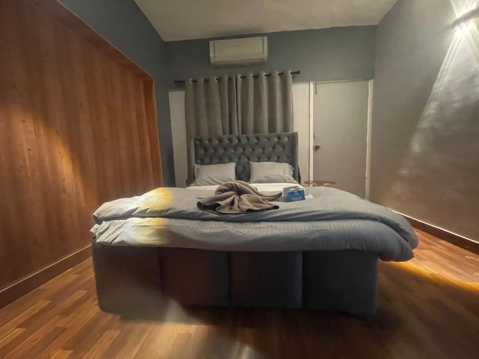 The gray stay TGS Apartment in Karachi