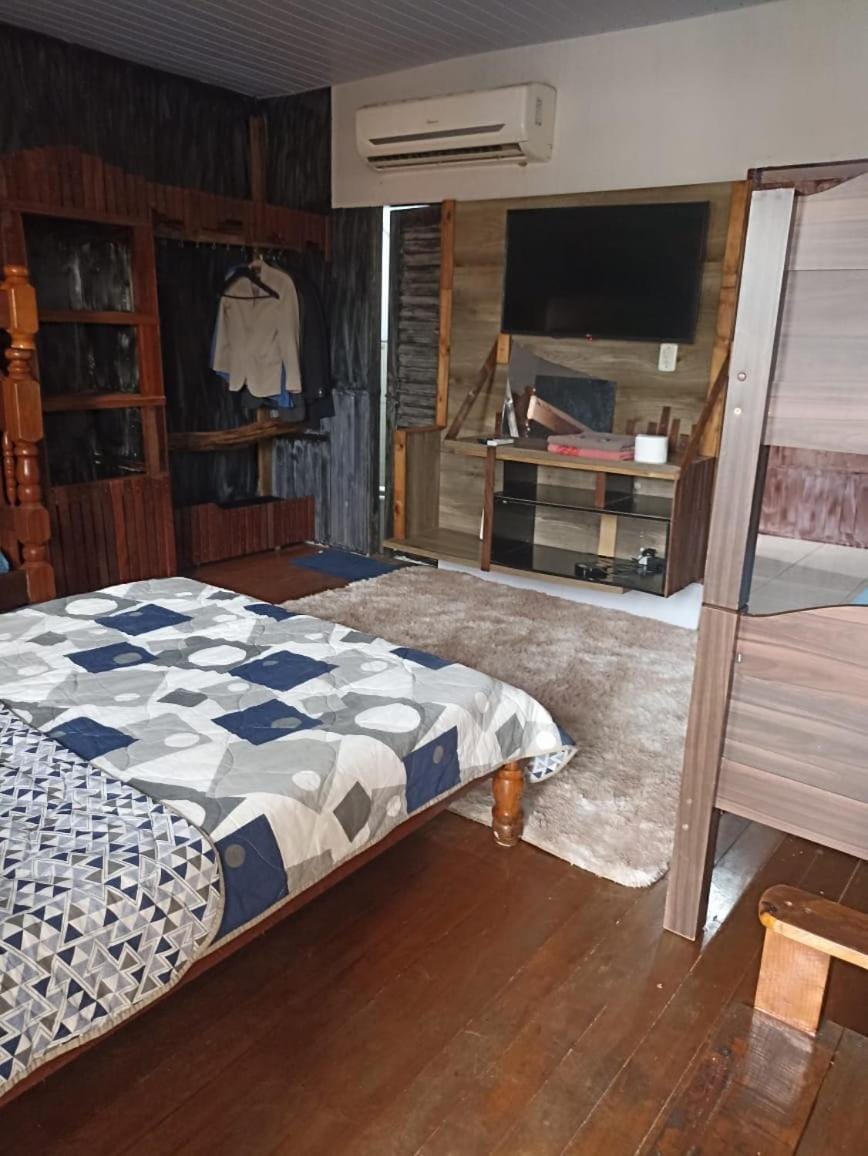 Bed, TV and multimedia, air conditioner