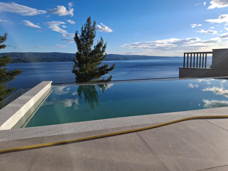 Balcony/Terrace, Sea view, Swimming pool