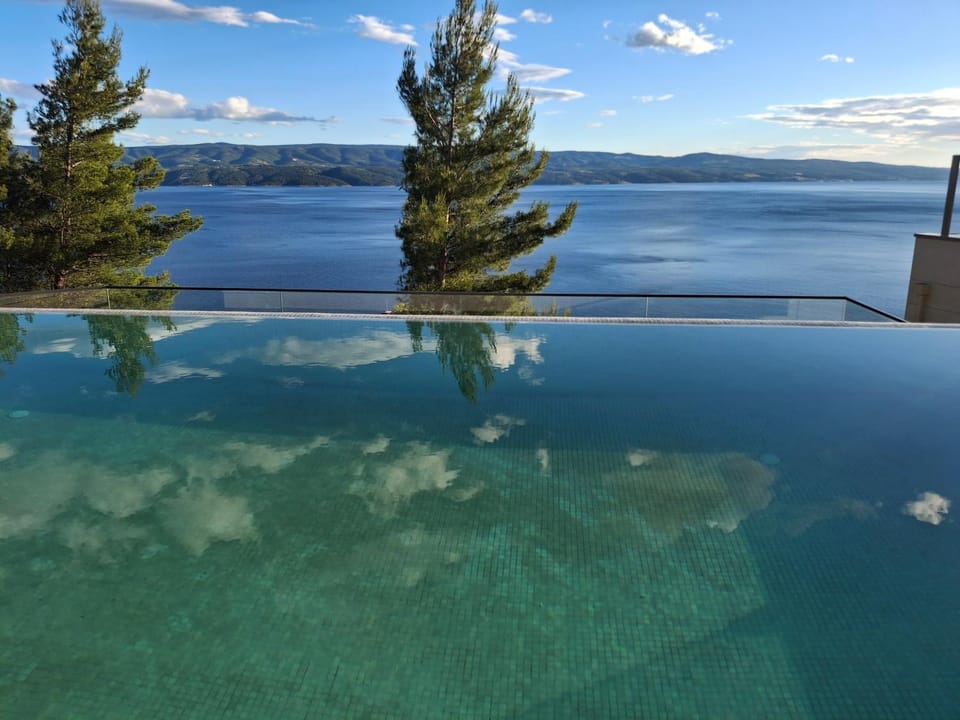 Pool view, Sea view