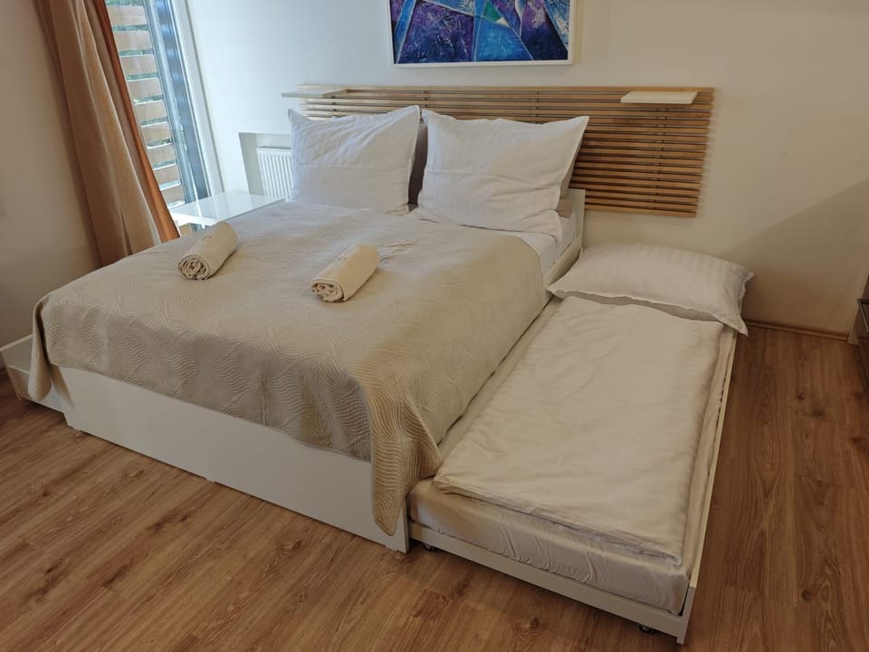Bed, Photo of the whole room, towels