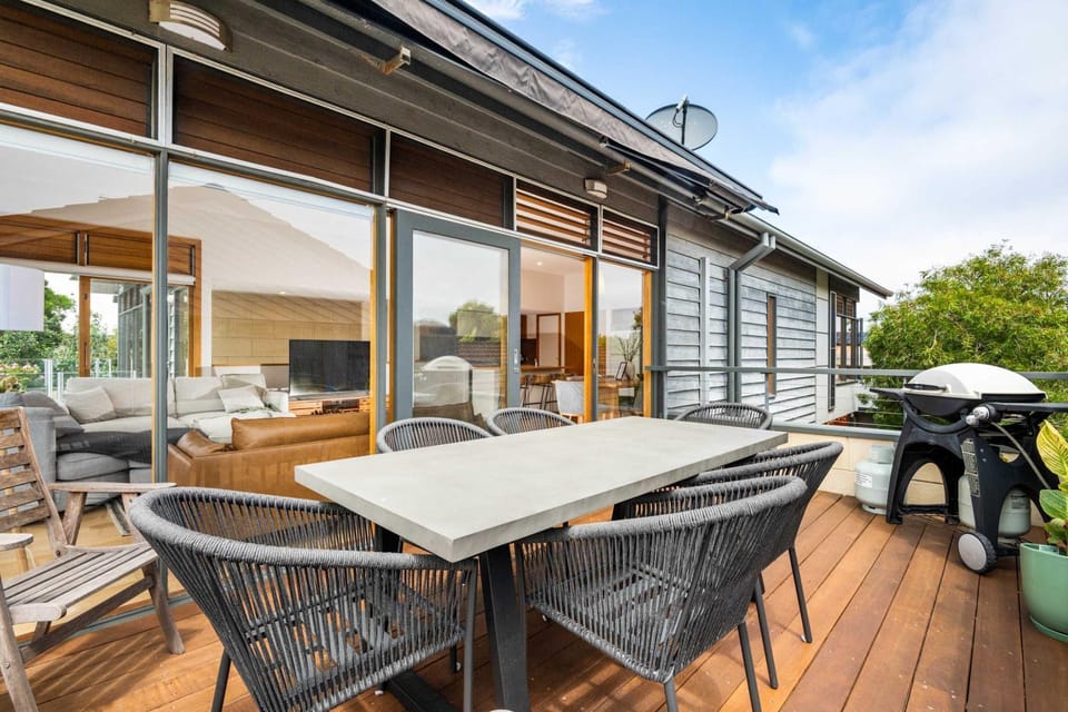 Ocean Breeze - Retreat in Torquay Sleeps 11 House in Torquay