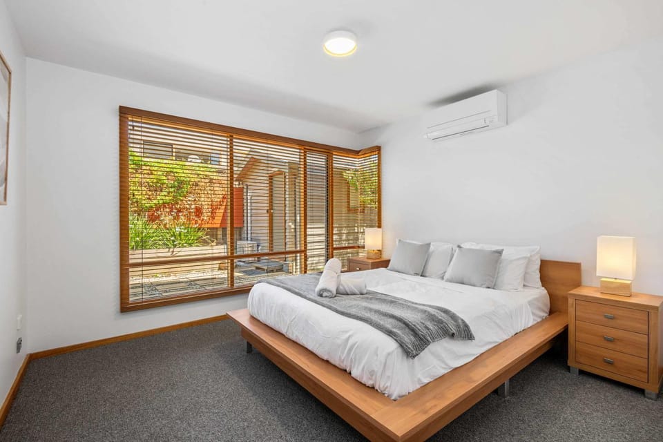 Ocean Breeze - Retreat in Torquay Sleeps 11 House in Torquay