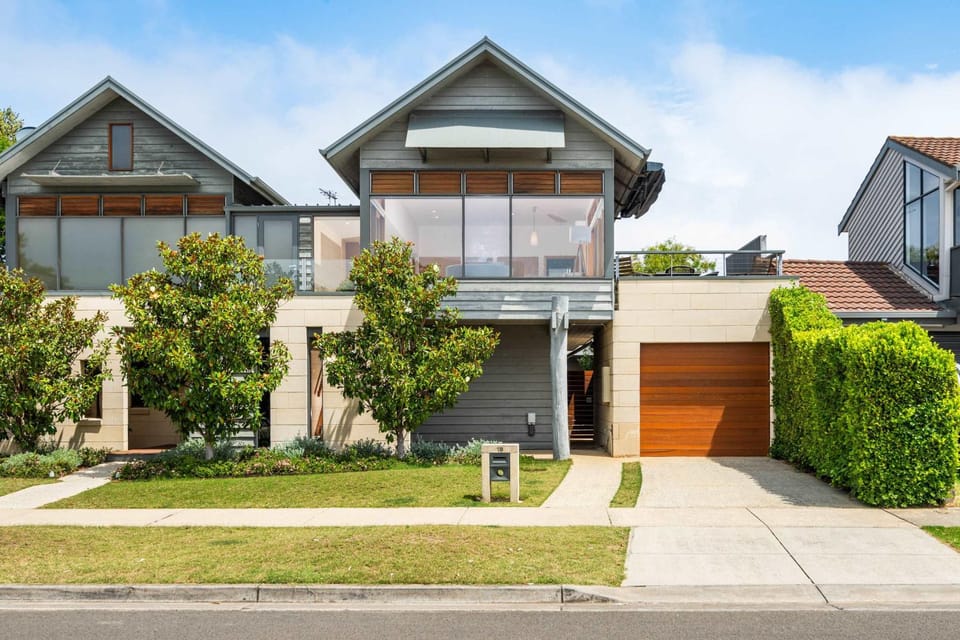 Ocean Breeze - Retreat in Torquay Sleeps 11 House in Torquay